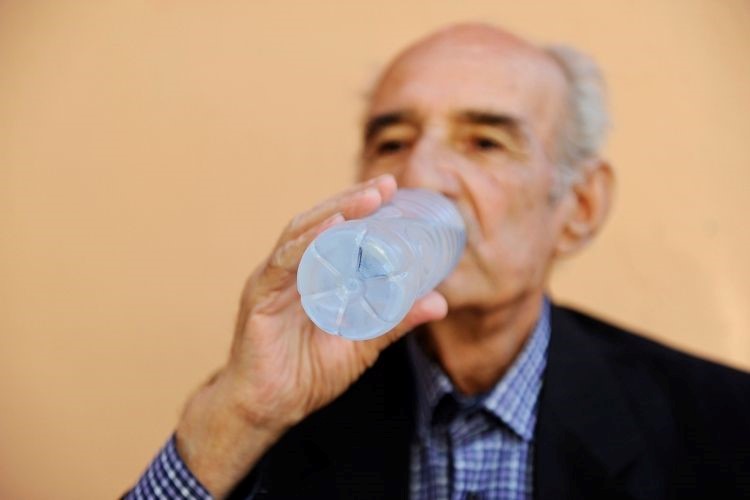 نوشیدن آب برای لاغری چه تاثیراتی دارد و چقدر باید آب بنوشید 