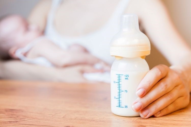 فواید تغذیه نوزاد با شیر مادر چیست و از ابتلا به چه بیماری‌هایی جلوگیری می‌کند؟