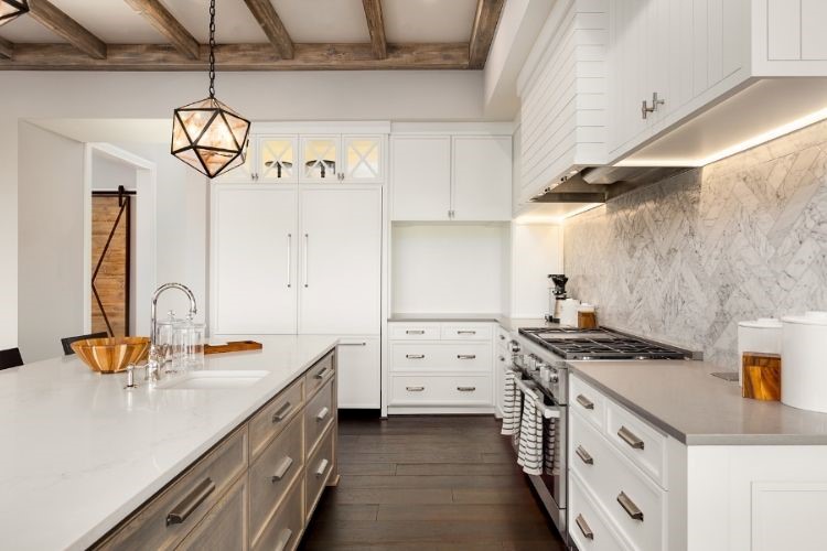 چند ایده رنگ کابینت آشپزخانه که فضا را دلچسب‌تر و زیباتر نشان می‌دهد